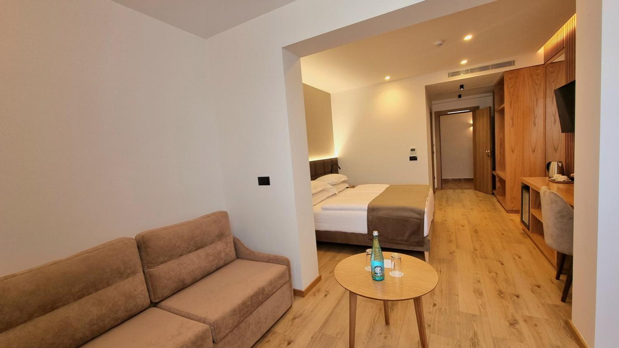 Sibb Hotel Tirana Exteriör bild