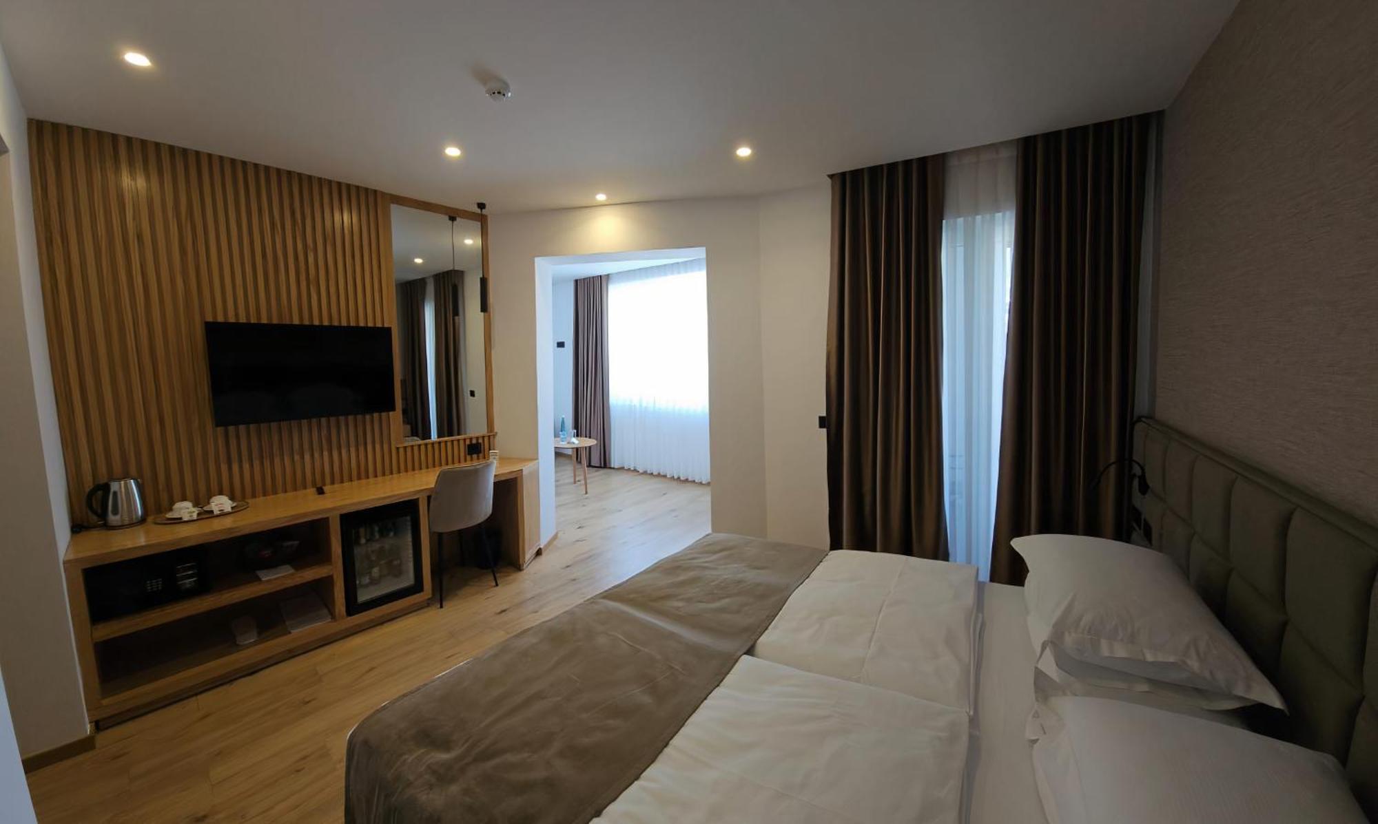 Sibb Hotel Tirana Exteriör bild