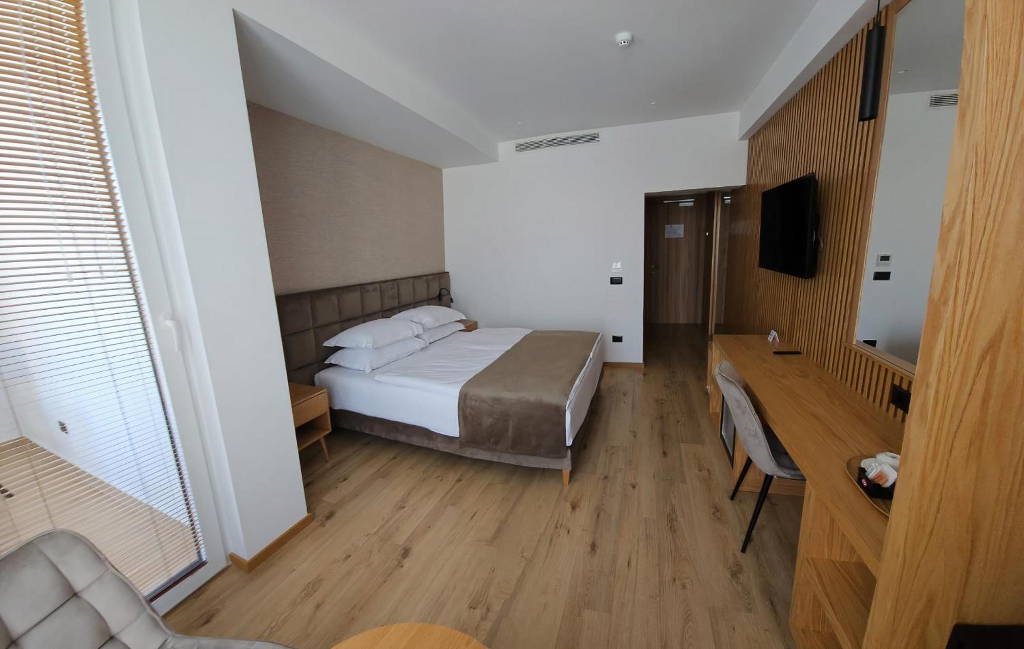 Sibb Hotel Tirana Exteriör bild