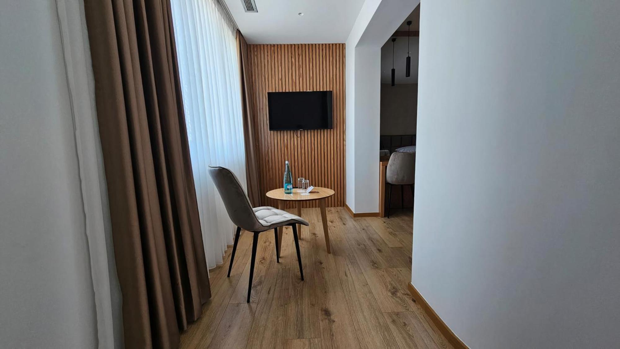 Sibb Hotel Tirana Exteriör bild