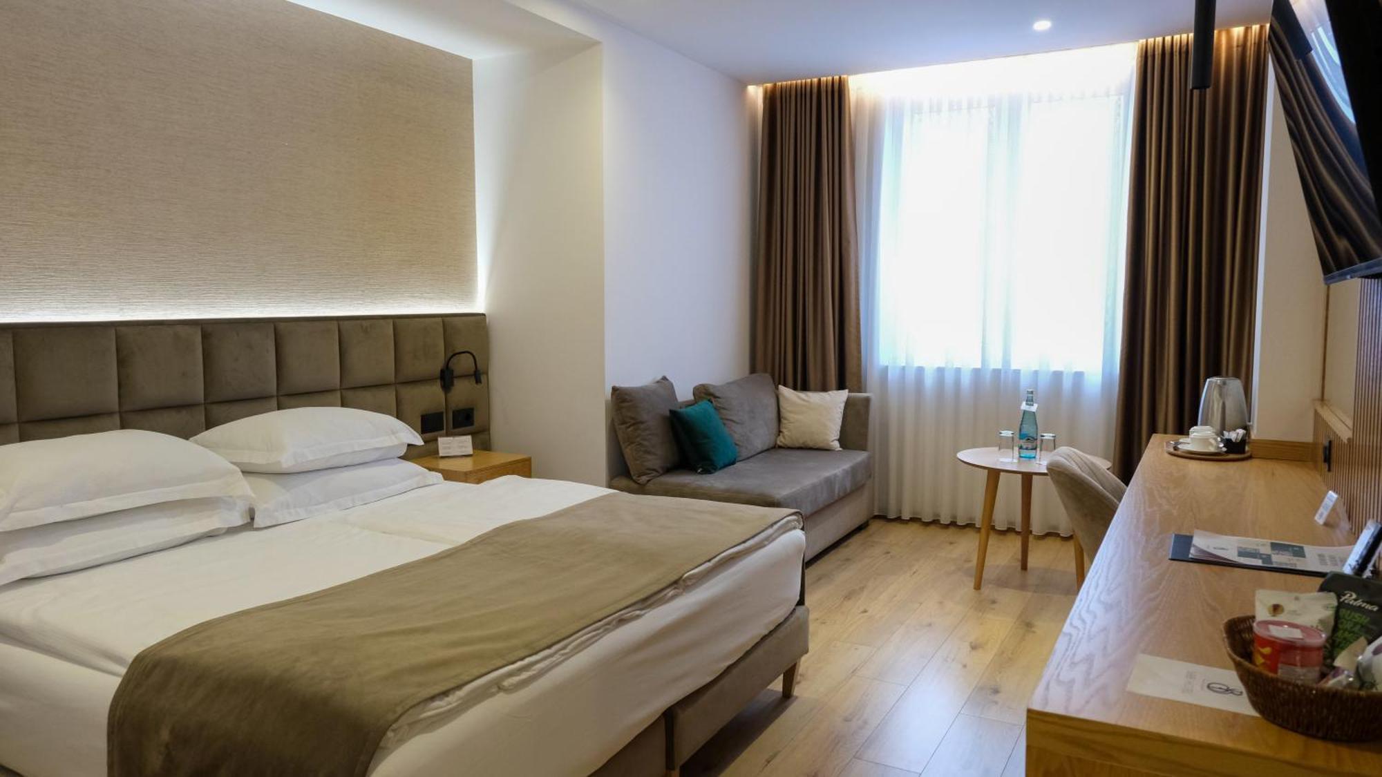Sibb Hotel Tirana Exteriör bild